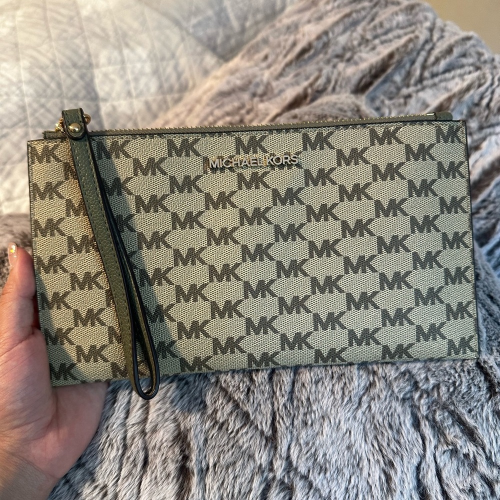 Michael Kors Wrislet wallet